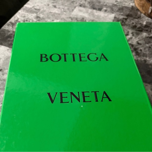 Bottega veneta medium Intreccio leather cross-body bag/ box and dust bag inc - Picture 9 of 9